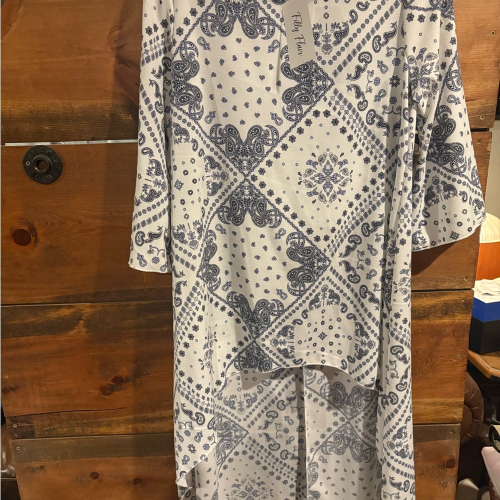NWT High Low Acting Pro Navy and White Paisley Top